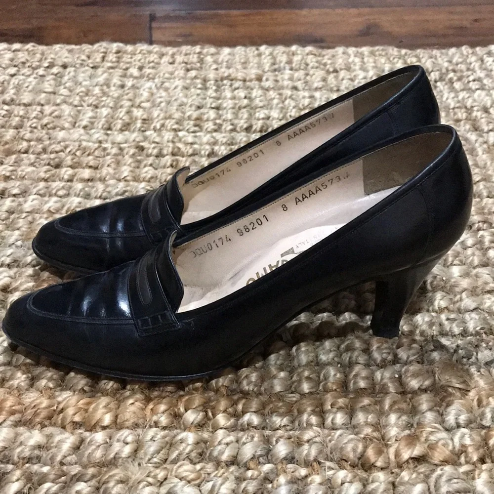 Vintage Salvatore Ferragamo Black Leather Heels Size 8 NARROW